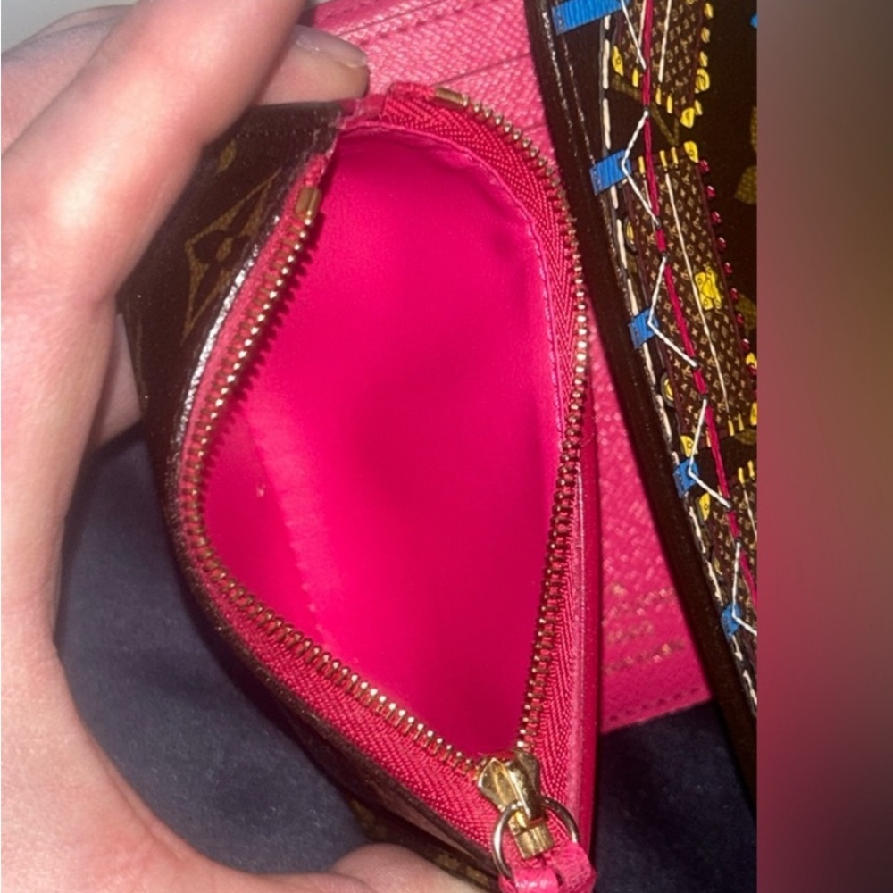 💞SOLD! Louis Vuitton Victorine Christmas Animation Wallet Monogram Rose Pivoine - Picture 13 of 15